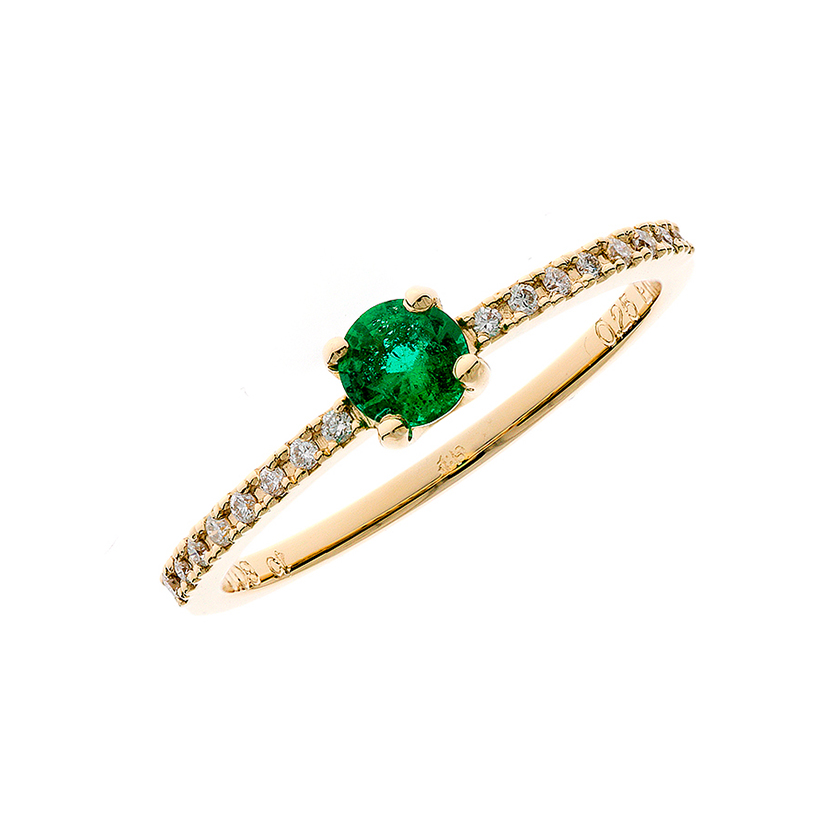 Diamond ring with an Emerald