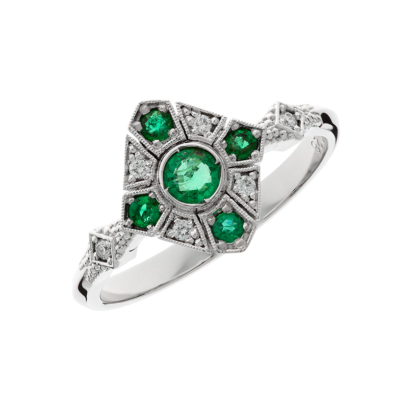 Diamond ring with an Emerald
