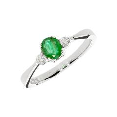 Diamond ring with an Emerald
