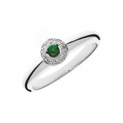 Diamond ring with an Emerald