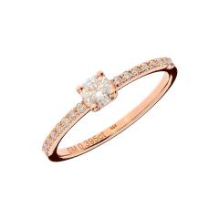 Engagement rings with synthetic moissanite