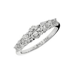 Engagement rings with synthetic moissanite